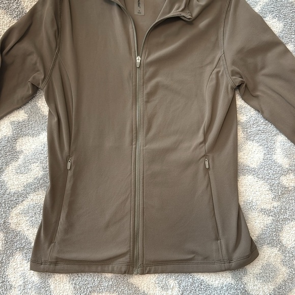 Aritzia Running Jacket Size Small - Picture 3 of 4